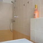 Lejlighed Starlight House - Garden Garage Shared Pool *