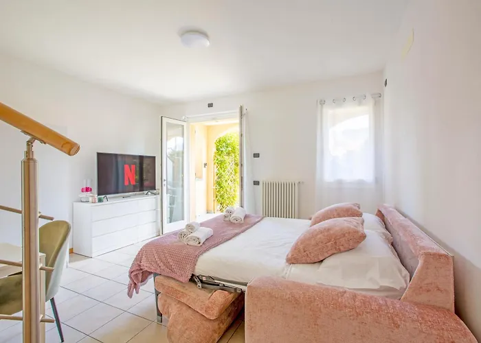 Starlight House - Garden Garage Shared Pool Daire Lenno