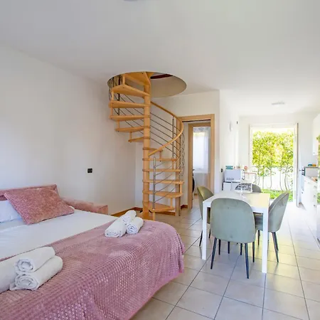 Starlight House - Garden Garage Shared Pool Apartamento