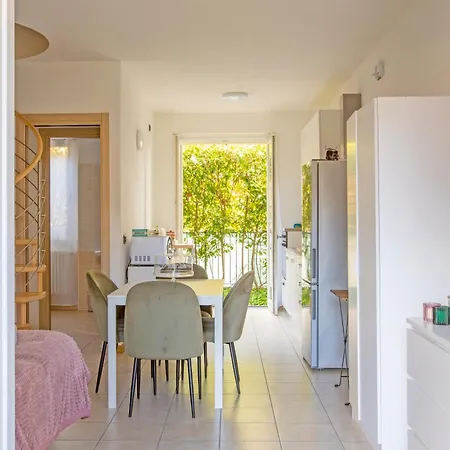 Starlight House - Garden Garage Shared Pool Apartamento *