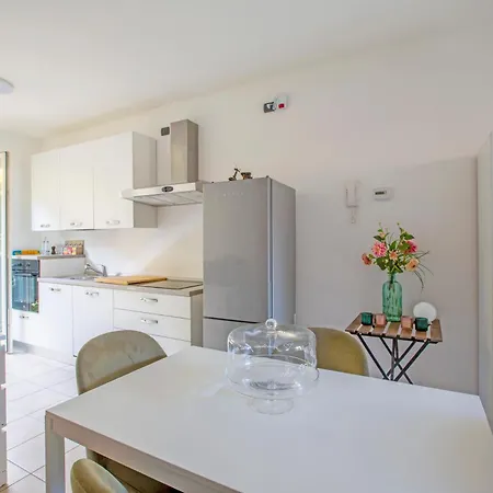 Apartamento Starlight House - Garden Garage Shared Pool