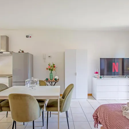 Starlight House - Garden Garage Shared Pool Apartamento *